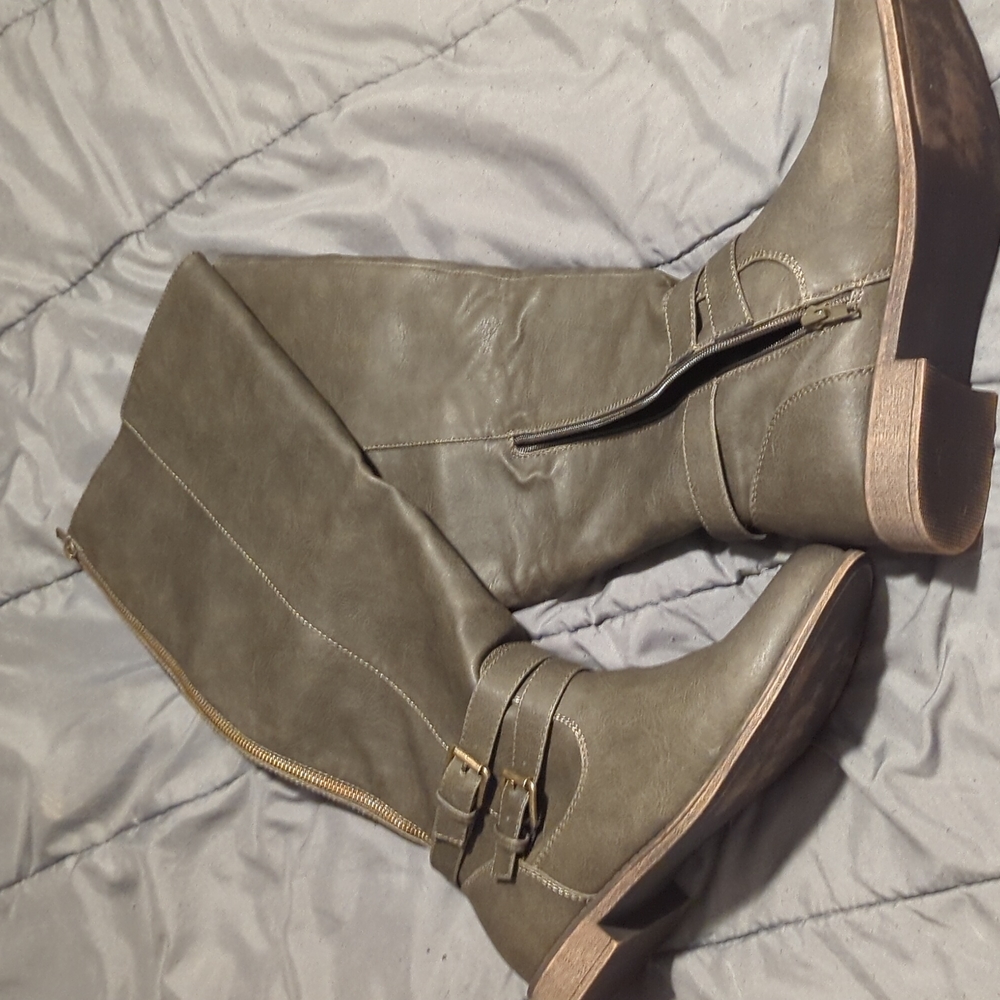 Brown knee-high boots size 10